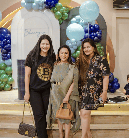 Children celebrating a birthday party at Wooray with balloon decor